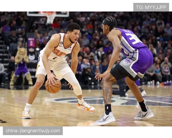 布克无球跑动效率提升，拉开太阳进攻空间