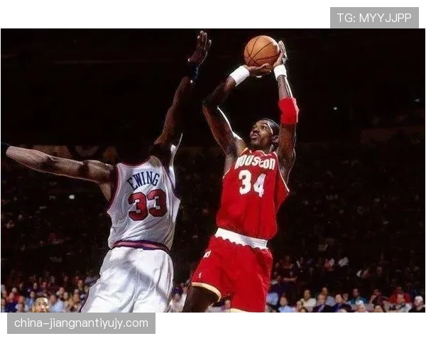 哈基姆·奥拉朱旺背身单打效率提升显著领先同时代内线