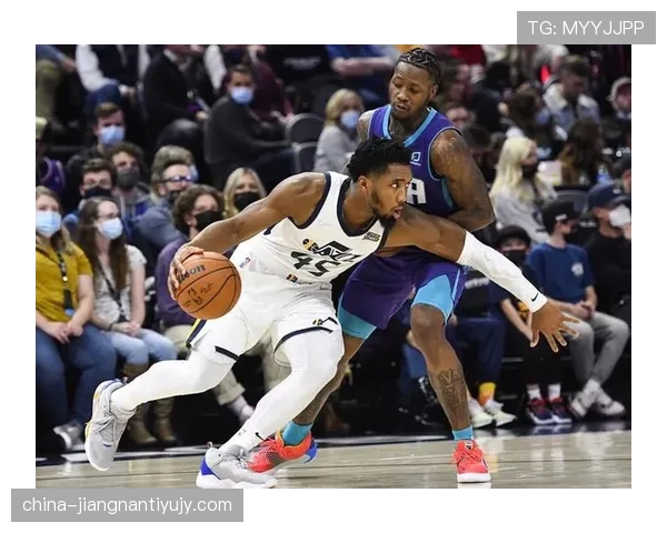 比尔·沃顿挡拆中线拉开空间提升篮下进攻效率